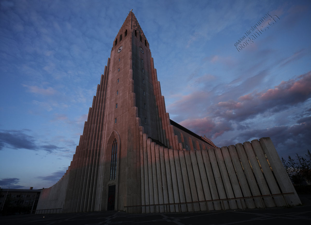 Die Hallgrimskirkja zur blauen Stunde