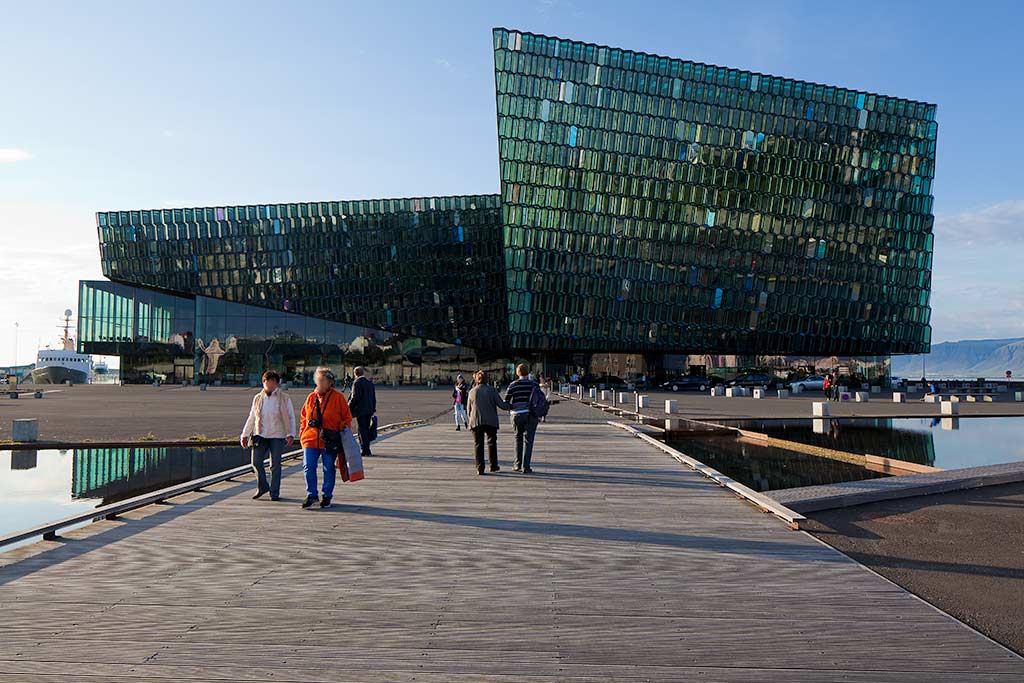 Die Harpa ist ein Wahrzeichen der Architektur Reykjaviks