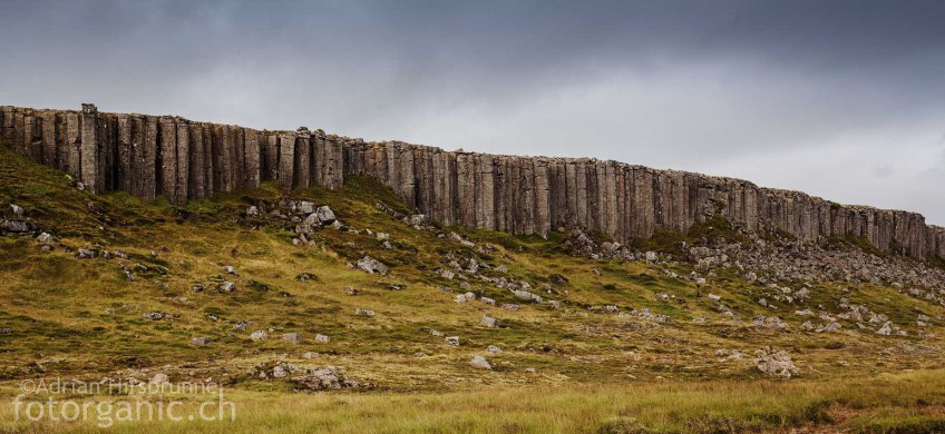 Bei Gerðuberg befindet sich eine bis zu 14m hohe Basaltsäulenformation, Snæfellsnes