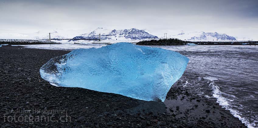 Die Farbenpracht der Eisberge die an den Strand von Jökulsárlón angeschwemmt werden, ist manchmal beinahe unfassbar.