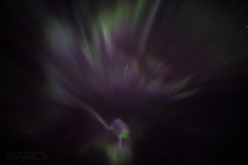 Über dem Kopf: Die Korona der Aurora Borealis gibt einen Blick ins Innenleben frei.
