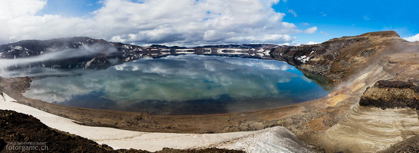 Der Calderasee Östjuvatn gehört mit einer Tiefe von 220m zu den tiefsten Seen Islands.