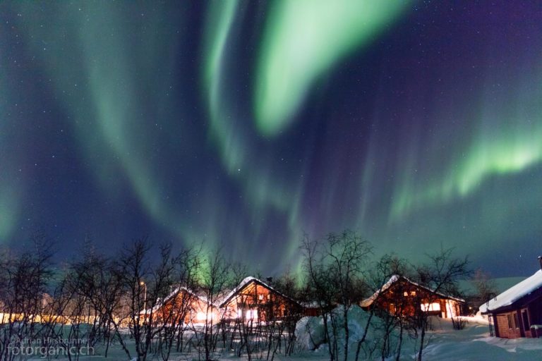 Wie schnell sich die Aurora borealis bewegen kann, sieht man daran, dass ich dieses Bild noch in der gleichen Minute aufgenommen habe wie das Vorangehende.