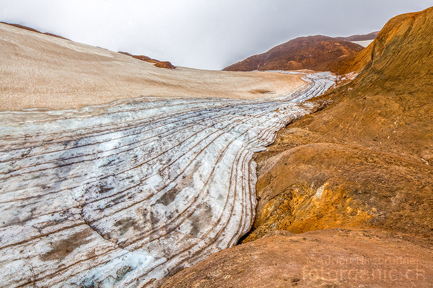 Die lamellenähnliche Textur des Gletschers fasziniert.
