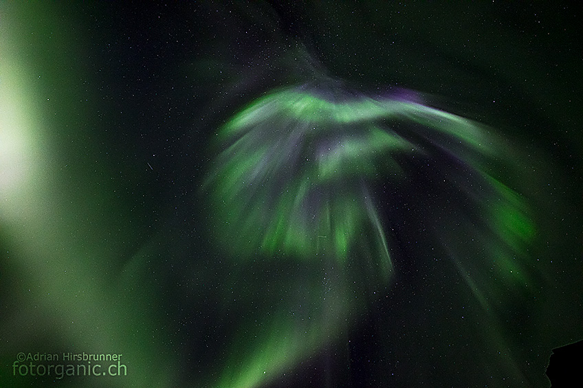 Polarlicht-Korona Die Polarlichter tanzen in Ramberg bis in die frühen Morgenstunden hinein.