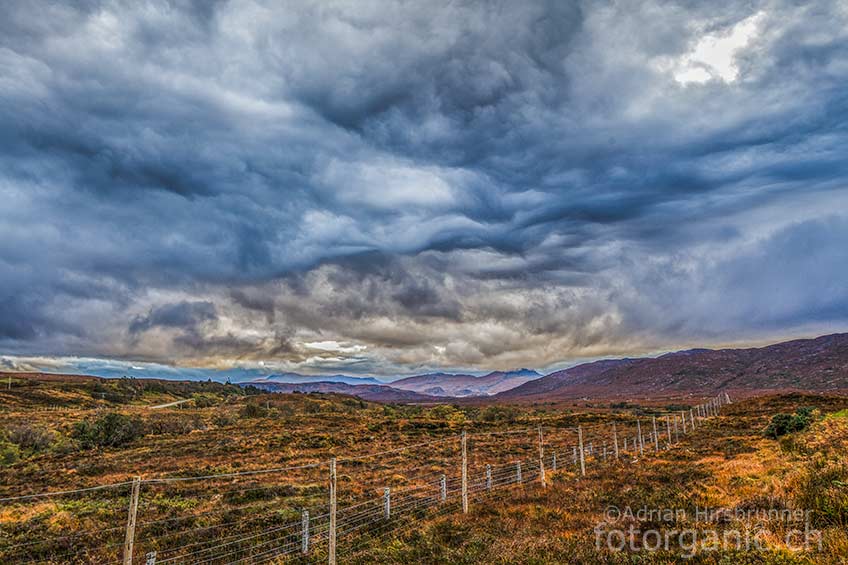 An Dramatik kaum zu überbieten: Das Wetter verwandelt Schottlands Landschaft von Minute zu Minute. Ideal für Naturfotografen!