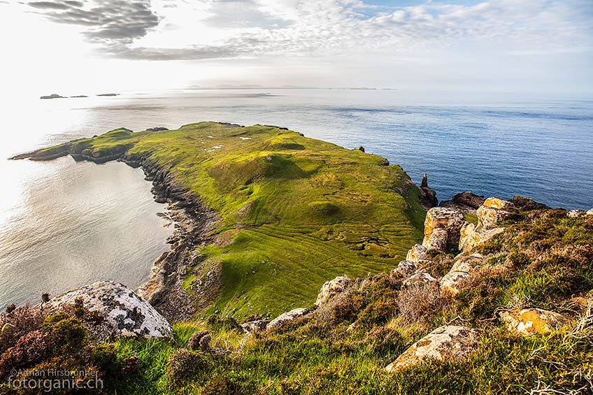 Vom Häuschen der Küstenwache aus, sieht man auf die nördlichste Landzunge von Skye