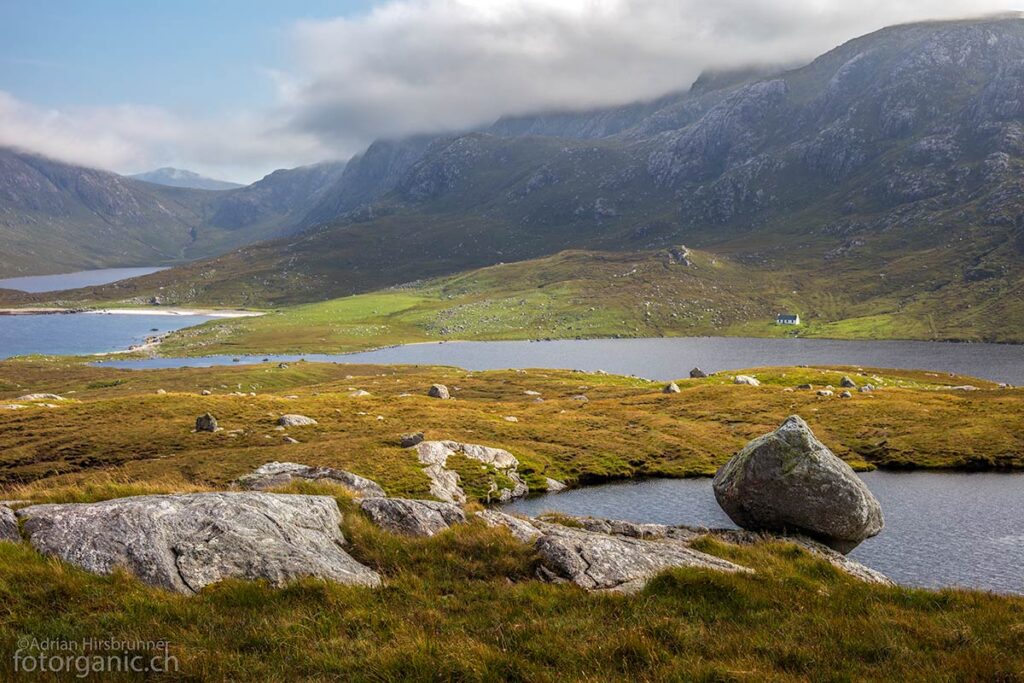 Urtümliche Fjordlandschaft am Loch na Cleabhaig.