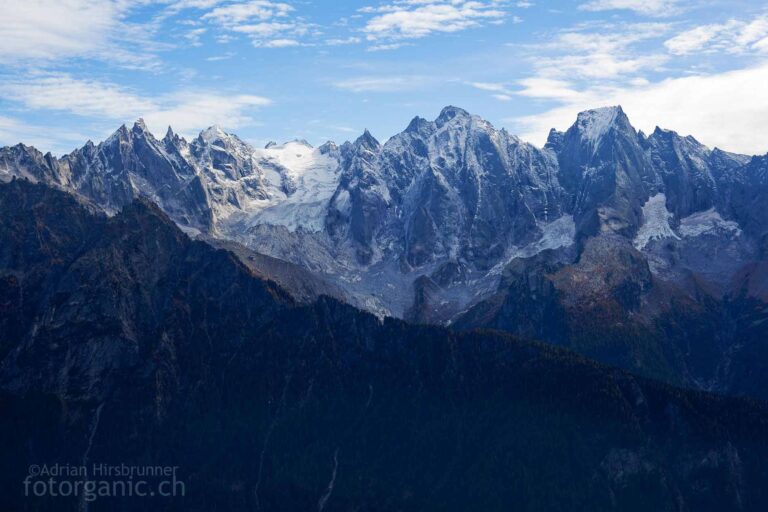 Die senkrecht aufragenden Spitzen des Bergells